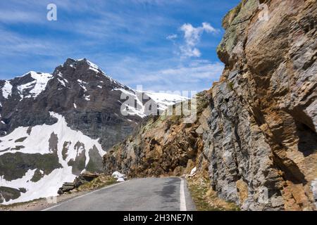 Routes de montagne entre Ceresole Reale et la colline de Nivolet autour du lac serrù, le lac Agnel, le lac de Nivolet dans le Piémont en Italie Banque D'Images