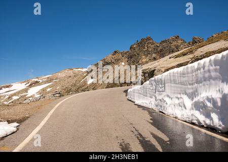 Routes de montagne entre Ceresole Reale et la colline de Nivolet autour du lac serrù, le lac Agnel, le lac de Nivolet dans le Piémont en Italie Banque D'Images