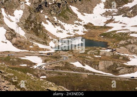 Routes de montagne entre Ceresole Reale et la colline de Nivolet autour du lac serrù, le lac Agnel, le lac de Nivolet dans le Piémont en Italie Banque D'Images