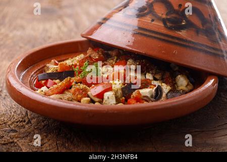 Poulet dans un tajine Banque D'Images