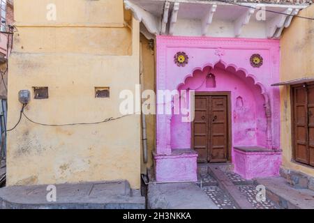 Maisons à Vrindavan, État de l'Uttar Pradesh, Inde Banque D'Images