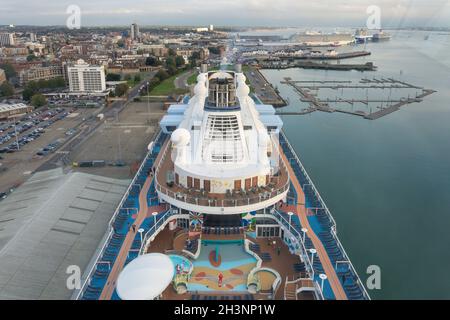 North Star POV promenade aérienne sur le bateau de croisière 'Anthem of the Seas' des Caraïbes royales, Southampton, Hampshire, Angleterre, Royaume-Uni Banque D'Images