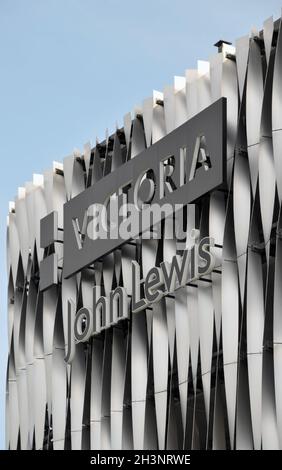 La façade du centre commercial du quartier de victoria et les développements de vente au détail de john lewis à leeds West yorkshire Banque D'Images