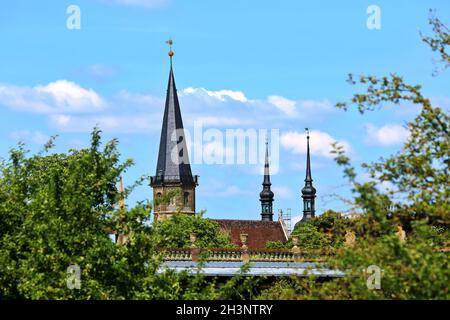 L'église paroissiale de Saint Georg est une vue de la ville de Weikersheim Banque D'Images