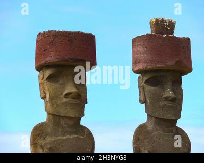 Statues des dieux de l'île de Pâques Banque D'Images