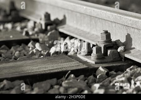 Voies ferrées dans une zone industrielle de Magdebourg en Allemagne Banque D'Images