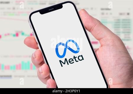 Antalya, TURQUIE - 30 octobre 2021.LE conglomérat TECHNOLOGIQUE AMÉRICAIN Metaverse ou Meta Platforms, Inc logo sur l'écran de l'iPhone 12 Banque D'Images