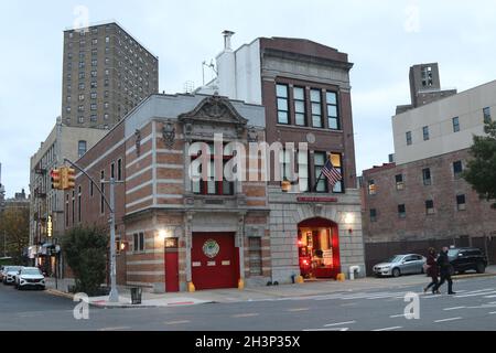 Fire Company hors service comme le mandat de COVID Vaccine commence à New York, NY États-Unis Banque D'Images