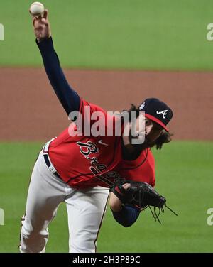 Atlanta, États-Unis.29 octobre 2021.Atlanta Braves départ lanceur Ian Anderson lance dans le premier repas du jeu trois contre les Astros de Houston dans la série mondiale de MLB au Truist Park à Atlanta, Géorgie le vendredi 29 octobre 2021.Photo de David Tulis/UPI crédit: UPI/Alay Live News Banque D'Images