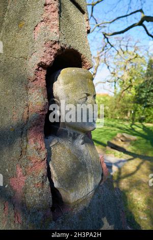 Tombe pour des soldats russes inconnus de l'armée rouge à Le Nordpark à Magdebourg en Allemagne Banque D'Images