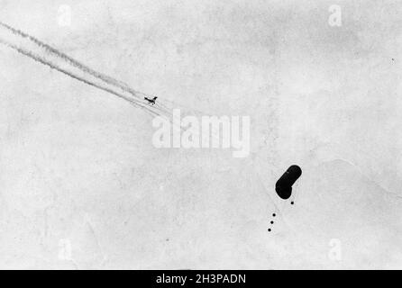 Un combattant qui a tiré sur un ballon d'observation allemand. Banque D'Images