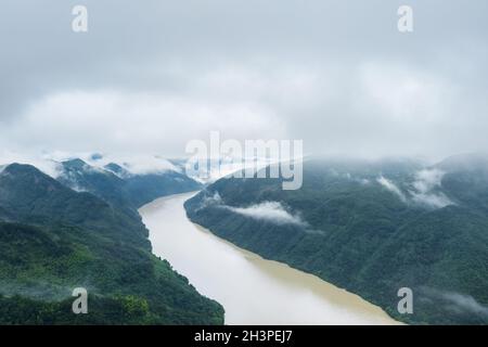Vue aérienne de la belle rivière fuchun après la pluie Banque D'Images