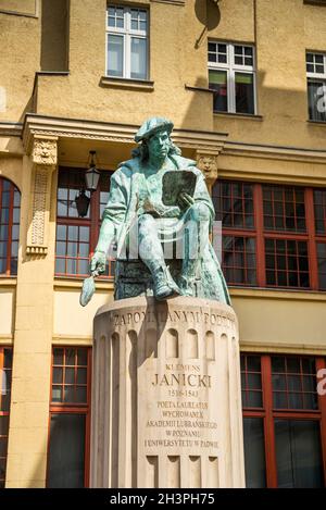 Poznan, Pologne - 09 août 2021.Statue de Klemens Janicki - Pomnik Janickiego Banque D'Images