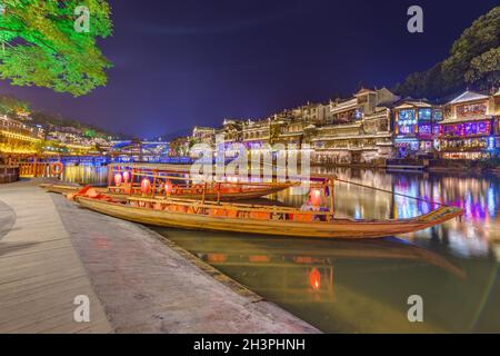 Fenghuang, Chine - 29 mai 2018 : ancienne ville de Fenghuang au coucher du soleil à Hunan Banque D'Images