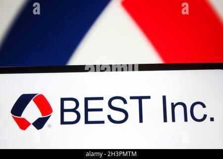 Ukraine.29 octobre 2021.Dans cette illustration, le logo Best Inc. S'affiche sur l'écran d'un smartphone et en arrière-plan.Crédit : SOPA Images Limited/Alamy Live News Banque D'Images