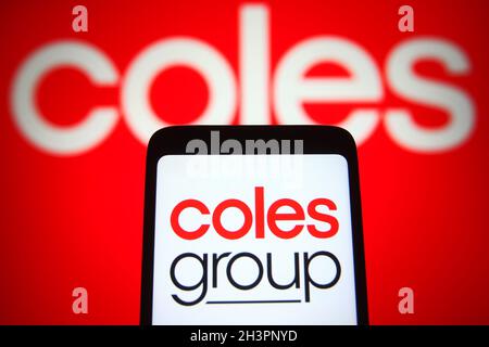 Ukraine.29 octobre 2021.Dans cette illustration, le logo Coles Group Limited s'affiche sur l'écran d'un smartphone et d'un pc.(Photo de Pavlo Gonchar/SOPA Images/Sipa USA) crédit: SIPA USA/Alay Live News Banque D'Images