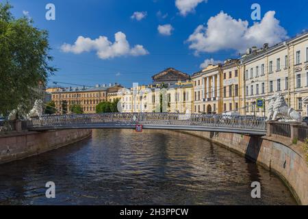 Pont Lions sur le canal de Griboyedov Banque D'Images