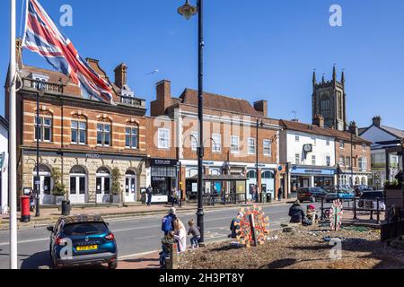 EAST GRINSTEAD, WEST SUSSEX, Royaume-Uni - AVRIL 17 : vue de la réouverture des magasins lors de la pandémie de coronavirus à East Grinstead en avril Banque D'Images