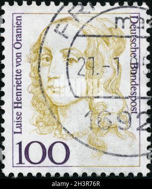 POLTAVA, UKRAINE - 30 octobre 2021.Timbre d'époque imprimé en Allemagne vers 1994 montre Louise Henrietta de Nassau Banque D'Images