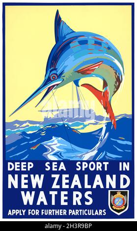 Sport en haute mer dans les eaux néo-zélandaises par Leonard Cornwall Mitchell (1901-1971).Affiche ancienne restaurée publiée dans les années 1930 en Nouvelle-Zélande. Banque D'Images