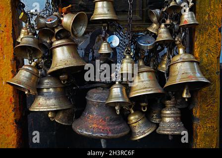 Népal.Vallée de Katmandou.Newar ville de Patan.Temple de Kumbeshwar.Cloche. Banque D'Images