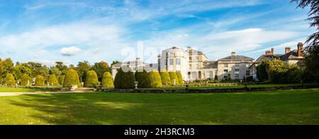 Panorama grand angle du domaine de Shugborough, propriété du National Trust et ancienne maison du photographe Patrick Lord Lichfield Banque D'Images