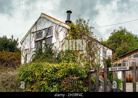 COOMBE, CORNWALL, Royaume-Uni - 12 MAI : Beach Cottage à Coombe, Cornwall, le 12 mai 2021 Banque D'Images