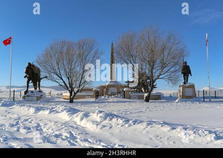 Monument du martyre dans le quartier de Sarikamis de la ville de Kars en Turquie. Banque D'Images