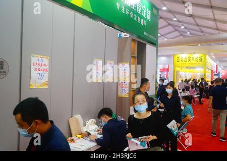 La 21e exposition de décoration à la maison de Shenzhen a eu lieu au Shenzhen Bay Sports Center, et beaucoup de gens ont assisté et commandé Banque D'Images