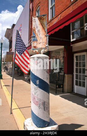 Affiches du salon de coiffure dans la petite ville du Texas Banque D'Images