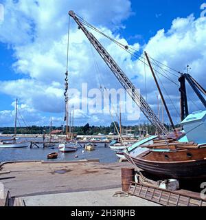 Yachts et bateaux dans le port, Woodbridge, Royaume-Uni. Banque D'Images