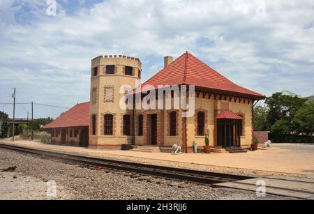 Dépôt de train historique à Waxahachie, Texas Cloudy Sky Banque D'Images
