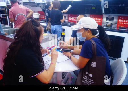 La 21e exposition de décoration à la maison de Shenzhen a eu lieu au Shenzhen Bay Sports Center, et beaucoup de gens ont assisté et commandé Banque D'Images
