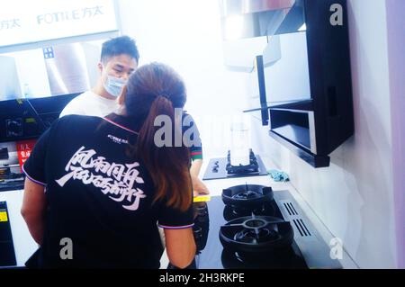 La 21e exposition de décoration à la maison de Shenzhen a eu lieu au Shenzhen Bay Sports Center, et beaucoup de gens ont assisté et commandé Banque D'Images