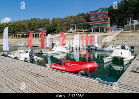 Centre de formation de l'équipe d'aviron de l'Université Cukurova à Adana, dans le sud de la Turquie. Banque D'Images