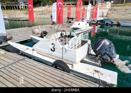 Centre de formation de l'équipe d'aviron de l'Université Cukurova à Adana, dans le sud de la Turquie. Banque D'Images