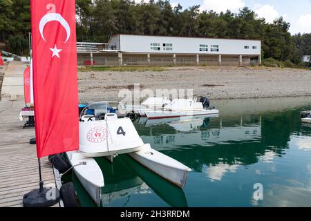 Centre de formation de l'équipe d'aviron de l'Université Cukurova à Adana, dans le sud de la Turquie. Banque D'Images