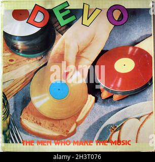 1979 Devo New Wave les hommes qui font la musique LP Record Original Vintage années 1970 compilation Album couvrent l'Australie Banque D'Images