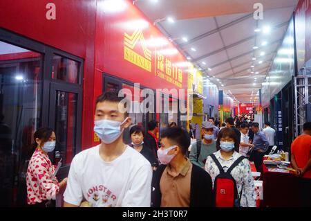 La 21e exposition de décoration à la maison de Shenzhen a eu lieu au Shenzhen Bay Sports Center, et beaucoup de gens ont assisté et commandé Banque D'Images