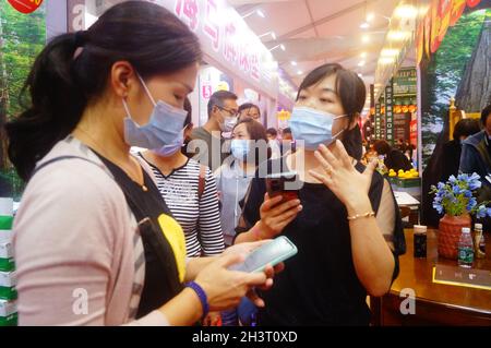 La 21e exposition de décoration à la maison de Shenzhen a eu lieu au Shenzhen Bay Sports Center, et beaucoup de gens ont assisté et commandé Banque D'Images