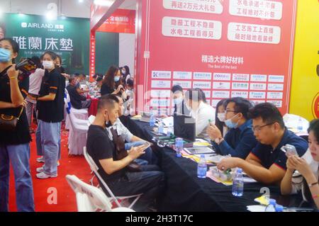 La 21e exposition de décoration à la maison de Shenzhen a eu lieu au Shenzhen Bay Sports Center, et beaucoup de gens ont assisté et commandé Banque D'Images