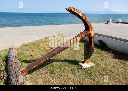Ancrage de navire utilisé comme décoratif dans un parc. Banque D'Images