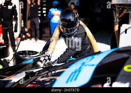 77 Ried Christian (ger), Evans Jaxon (nzl), Campbell Matt (auts), Dempsey-Proton Racing, Porsche 911 RSR - 19, mécanicien d'action, mécanicien pendant les 6 heures de Bahreïn, 5ème manche du Championnat mondial d'endurance 2021 de la FIA, FIA WEC, sur le circuit international de Bahreïn, du 28 au 30 octobre 2021 à Sakhir,Bahreïn - photo: Joao Filipe/DPPI/LiveMedia Banque D'Images