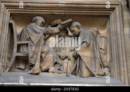 Sculpture de secours sur le bâtiment des écoles d'examen de l'Université d'Oxfords.Oxford Banque D'Images