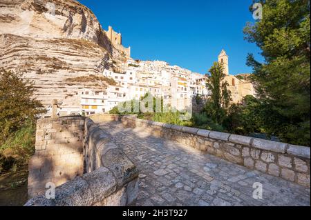 Village médiéval d'Alcala del Jucar dans la province d'Albacete en Espagne. Banque D'Images