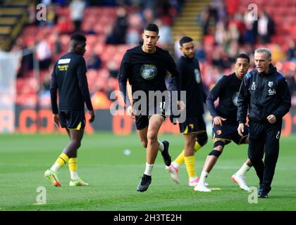 Watford, Royaume-Uni.30 octobre 2021.30 octobre 2021 ; Vicarage Road, Watford, Herts, Angleterre ;Premier League football, Watford versus Southampton ; Adam Masina de Watford Warming UP Credit: Action plus Sports Images/Alay Live News Banque D'Images