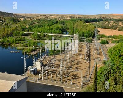 Production d'électricité à l'Orellana Embalse, Estrémadure - Espagne Banque D'Images