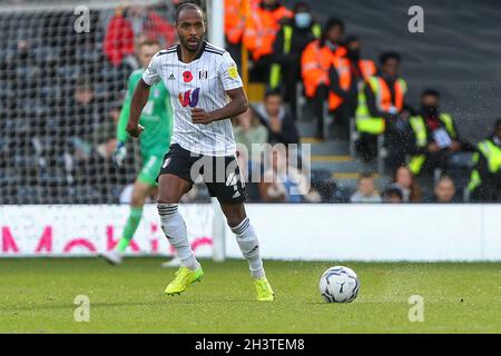 LONDRES, ROYAUME-UNI.30 OCT Denis Odoi de Fulham sur le ballon pendant le match de championnat de Sky Bet entre Fulham et West Bromwich Albion à Craven Cottage, Londres, le samedi 30 octobre 2021.(Credit: Tom West | MI News) Credit: MI News & Sport /Alay Live News Banque D'Images