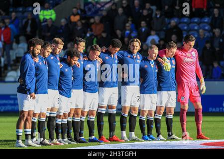 L'équipe de Huddersfield Town observe une minute de silence avant le match Banque D'Images