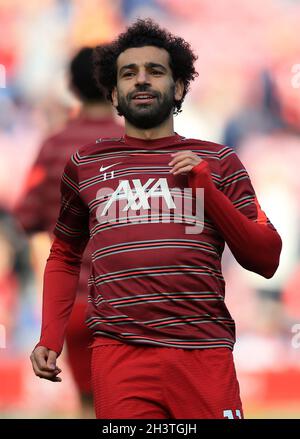 Anfield, Liverpool, Royaume-Uni.30 octobre 2021.Premier League football, Liverpool contre Brighton et Hove Albion ; Mohammed Salah de Liverpool se réchauffe crédit : action plus Sports/Alamy Live News Banque D'Images